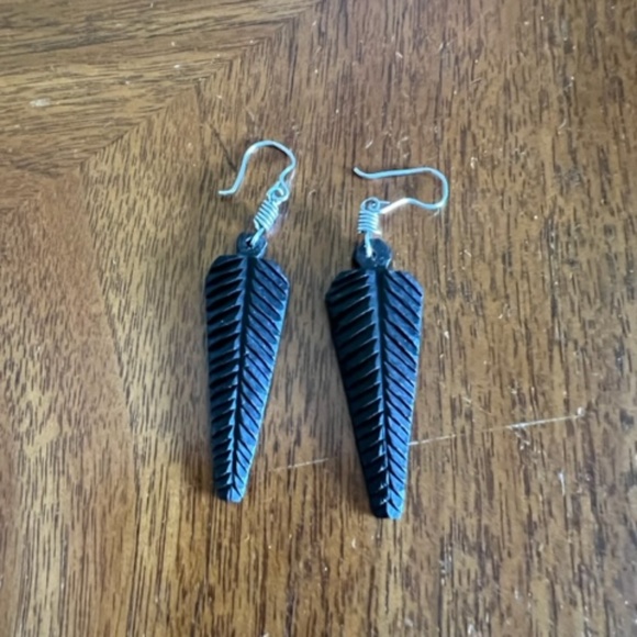 Feather motif earrings - Picture 1 of 3